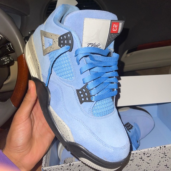 16657403_32619235_600.jpg Jordan 4 Retro University Blues